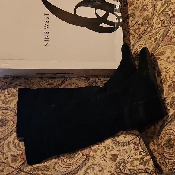 Nine West Suede boot.(10) - Picture 1 of 6